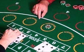 Luật chơi baccarat cơ bản – chi tiết về cách tính điểm, trả thưởng