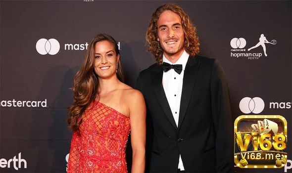 Stefanos Tsitsipas và Paula Badosa được người hâm mộ đặt biệt danh là “tiên đồng ngọc nữ giới tennis"